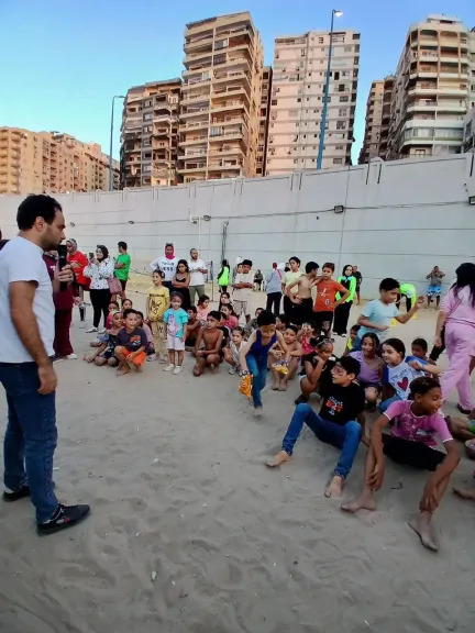 من قلب عروس البحر.. «إسكندرية بتفرح» تصل إلى شاطئ جزيرة الذهب