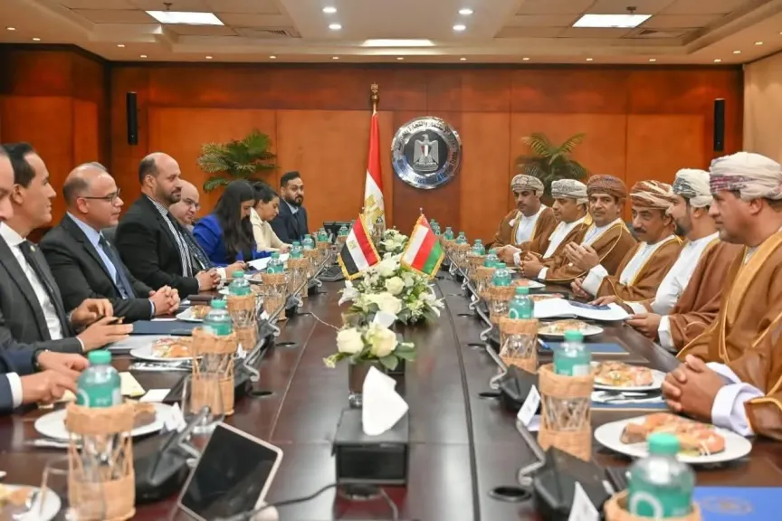وزير الاستثمار يبحث مع رئيس هيئة المناطق الحرة بـ”عمان” تعزيز الشراكة الاستثمارية