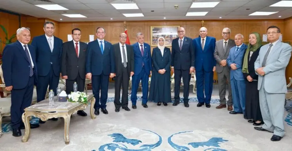 رئيسة النيابة الإدارية تزور رئيس هيئة قضايا الدولة للتهنئة بتوليه مهام منصبه| صور