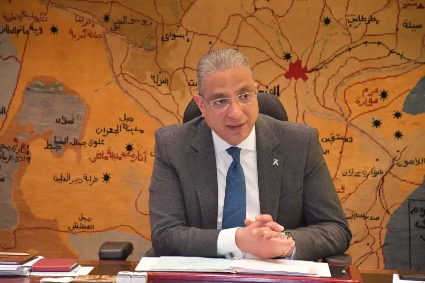 محافظ الجيزة يبحث مطالب وشكاوى المواطنين ويوجه بسرعة حلها