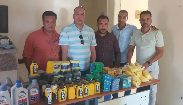 ضبط قطع غيار وزيوت سيارات ومواد غذائية مجهولة المصدر في حملة تموينية مكبرة بسمسطا