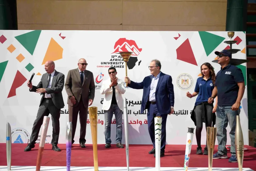 الجامعة الأمريكية بالقاهرة تحتفل بوصول شُعلة الدورة الثانية عشرة للألعاب الإفريقية للجامعات الى حرمها بالقاهرة الجديدة
