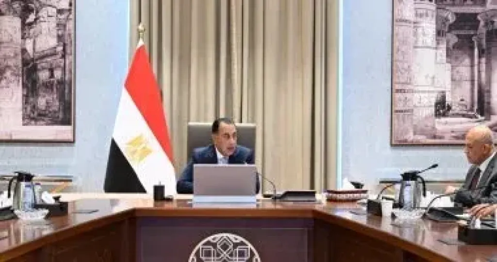 رئيس الوزراء يتابع مستجدات الموقف الحالى لمشروعات تحلية مياه البحر