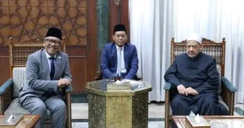 شيخ الأزهر يستقبل السفير الإندونيسي بالقاهرة لبحث سبل تعزيز التعاون المشترك