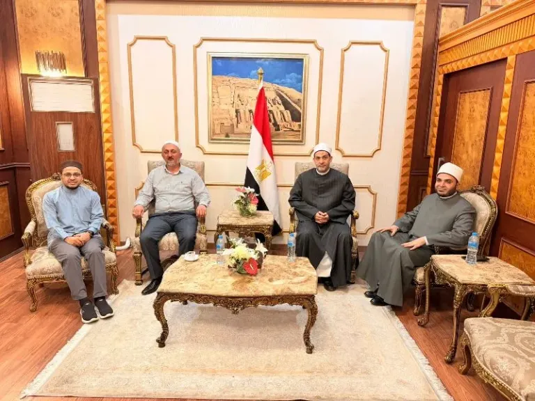 علماء ومفتون من سنغافورة وجورجيا وموزمبيق يصلون القاهرة للمشاركة في مؤتمر الإفتاء| صور