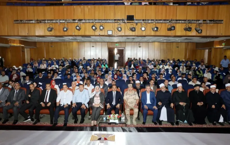 محافظ الشرقية يكرم 81 من أوائل الشهادات العامة والفنية والأزهرية