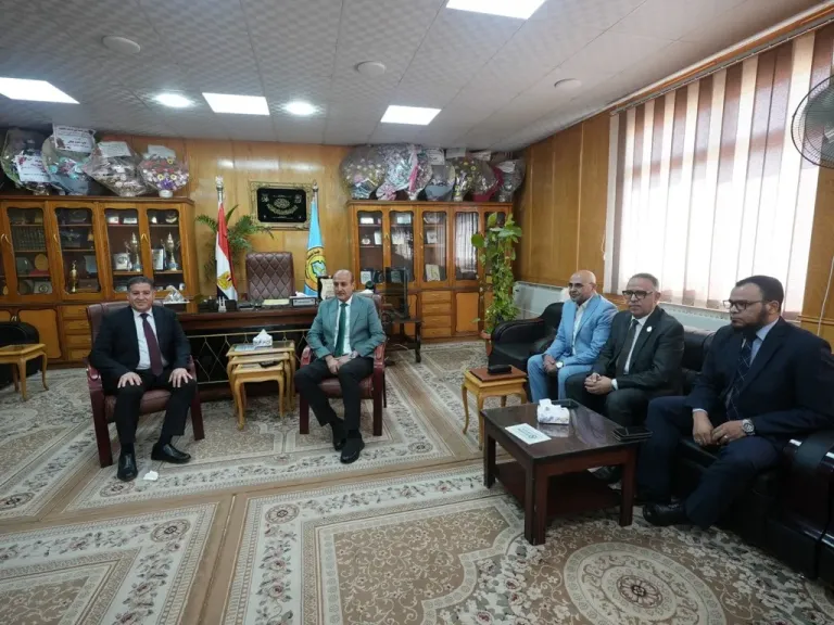 محافظ أسيوط يهنئ الدكتور مصطفى عبد الغني لتوليه منصب نائب رئيس جامعة الأزهر