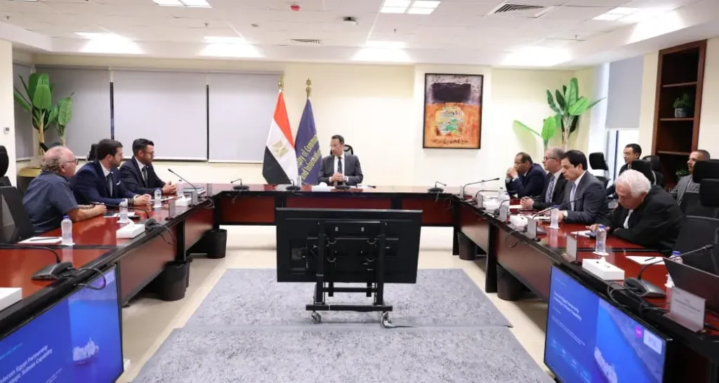 وزير الاتصالات يشهد توقيع اتفاقية بين الشركة المصرية للاتصالات وشركة PSL اليونانية لإنشاء كابل شرم الشيخ- طابا البحري