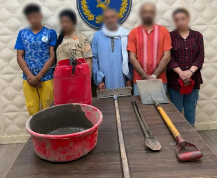 بعمق 4 أمتار.. سقوط 5 أشخاص أثناء التنقيب عن الآثار أسفل عقار بالسيدة زينب