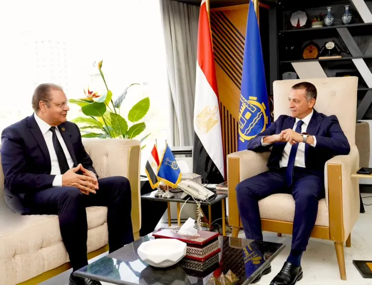 أحمد طه ومحافظ أسوان يبحثان تحديات التأمين الصحي الشامل