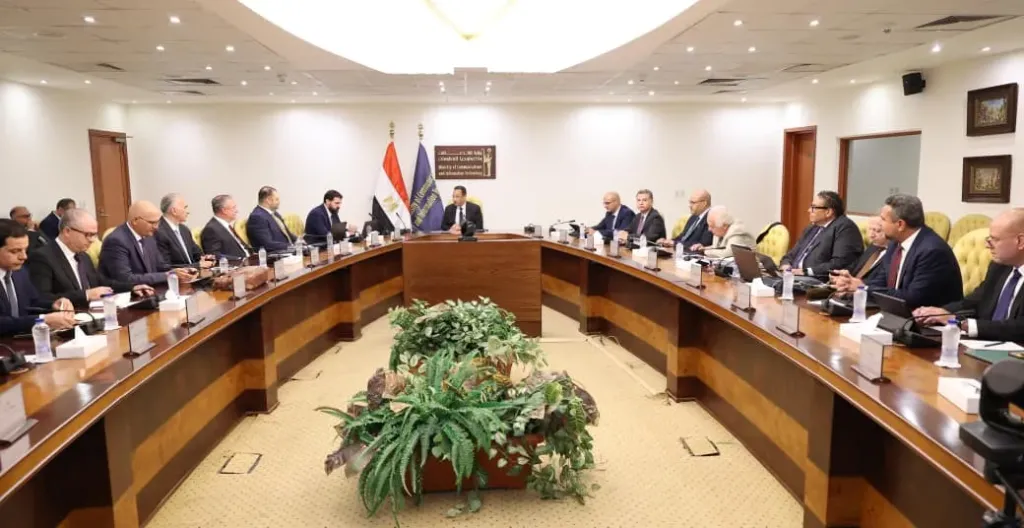 وزير الاتصالات يبحث إنشاء منطقة متكاملة لمراكز البيانات والذكاء الاصطناعي مع «هيكا داتا» وتحالف أمريكي