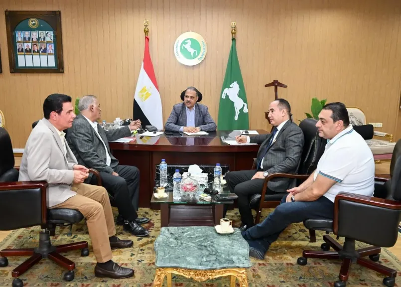 محافظ الشرقية يلتقى  باعضاء مجلس الشيوخ والنواب