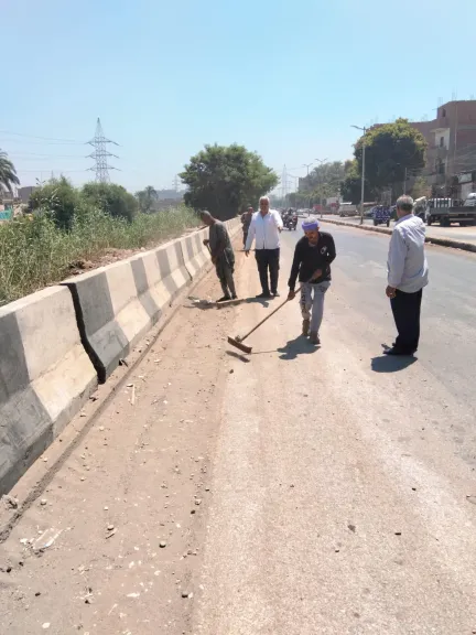 محافظ أسيوط: تكثيف أعمال رفع القمامة والمخلفات بقرية بني شقير بمنفلوط للحفاظ