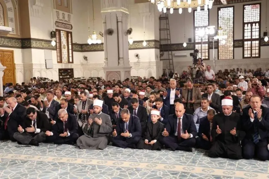 وزير الأوقاف ومحافظ الشرقية يؤديان صلاة الجمعة بمسجد الفتح |صور