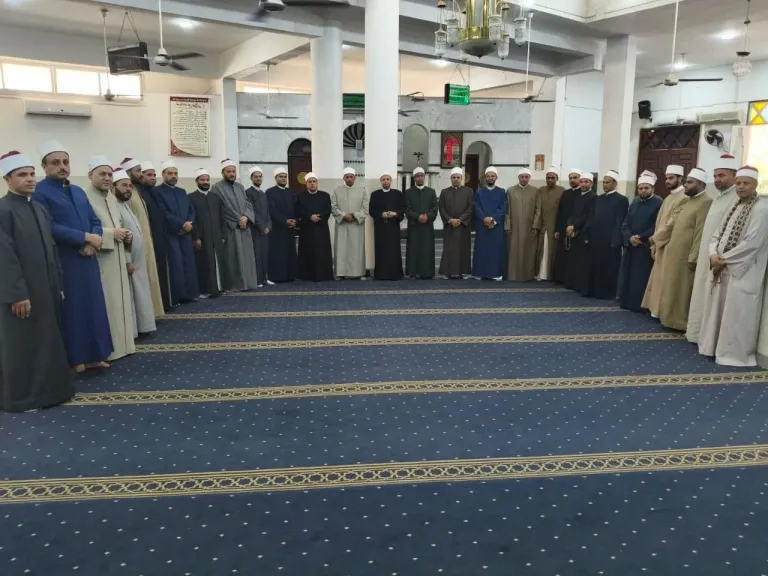 احتفالا بالعيد القومي للمحافظة وزير الأوقاف ورئيس الجامعة يؤدون