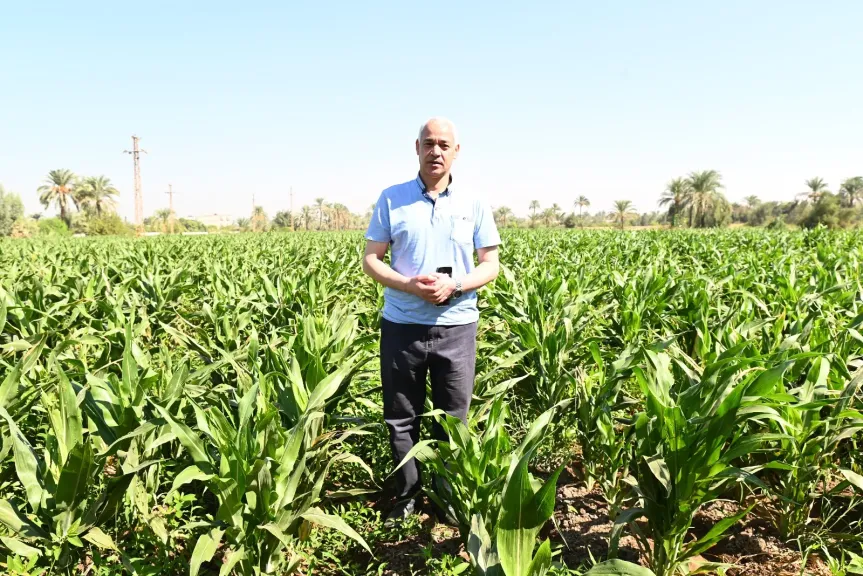 رئيس جامعة أسيوط يتفقد مزارع الجامعة بالوادي الأسيوطي والغريب ويوجه بتعظيم الاستفادة