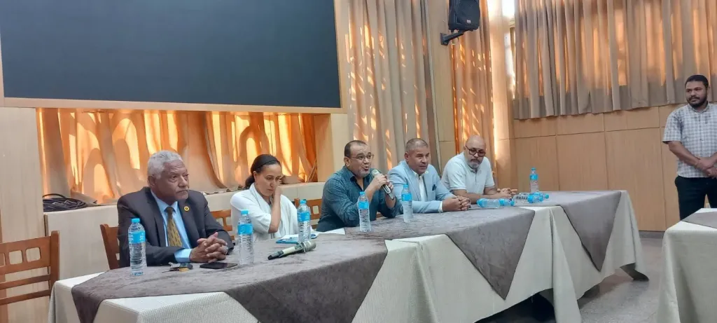 محافظ أسيوط: تنفيذ تجمعات زراعية بمساحات 40 فدانًا وتركيب طاقة شمسية لترشيد