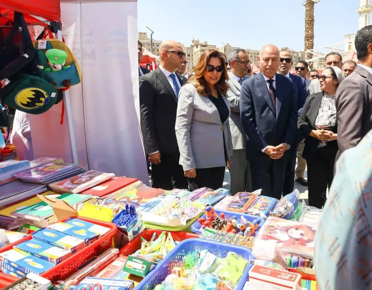 وزيرة التنمية المحلية ومحافظ القاهرة يتفقدان «بازار القاهرة» بمشاركة أكثر من 100 عارض وتخفيضات تصل إلى 50%