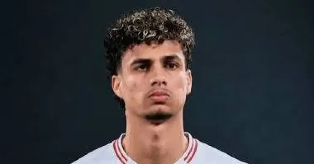 معتمد جمال يجتمع مع أحمد خضري لتجاوز خطأ بورت.. ورفع معنويات لاعب الزمالك