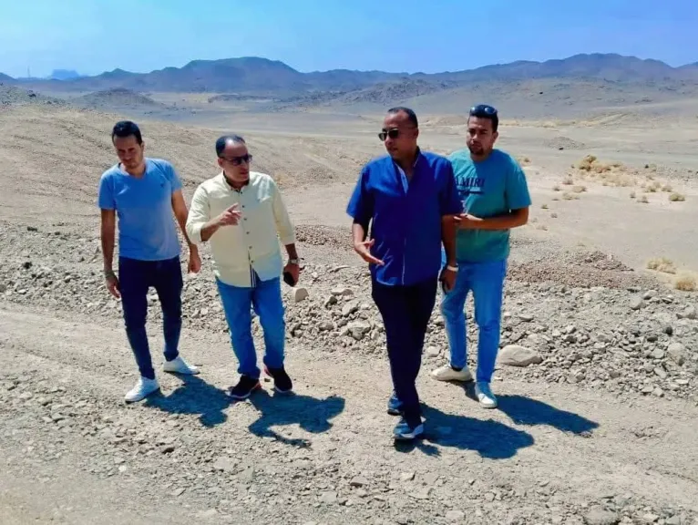 رئيس جهاز تعمير البحر الأحمر يتفقد مشروعات مرسى علم