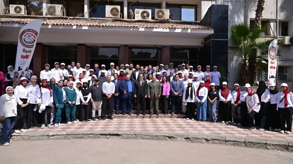 رئيس جامعة القاهرة يتفقد مستشفى الطلبة في اليوم الأول للكشف الطبي على الطلاب الجدد للعام الجامعي 2027/2026.