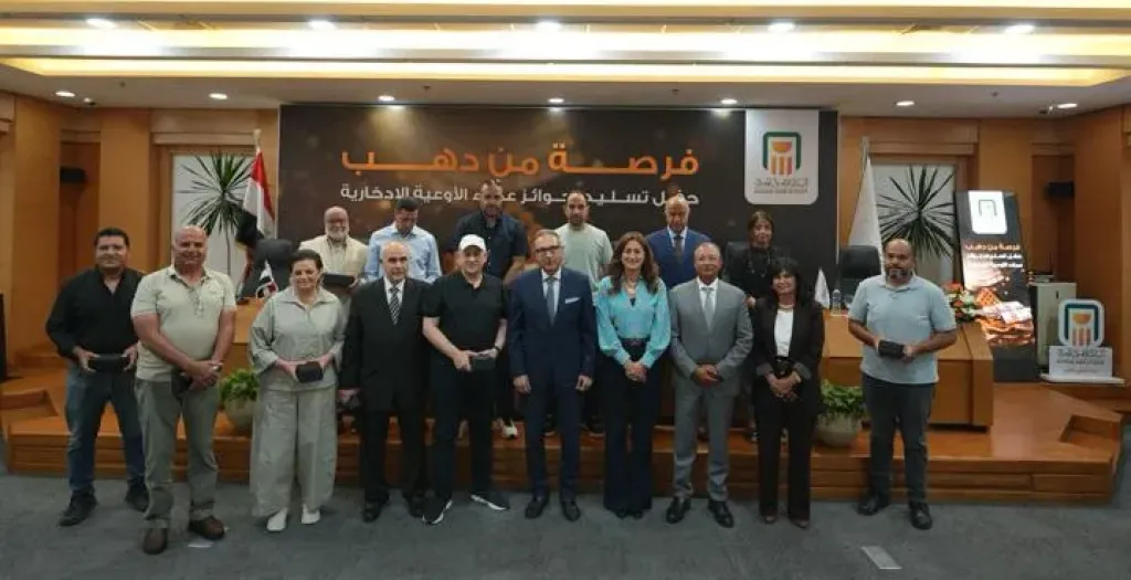 البنك الأهلي المصري يوزع جوائز حملة «فرصة من دهب».. سبائك ذهبية تصل إلى كيلو