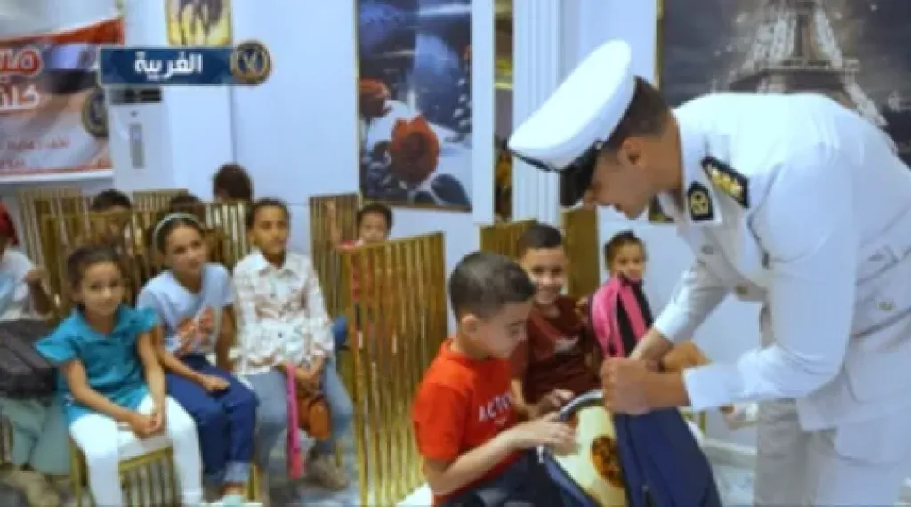 قبل انطلاق العام الدراسي.. الداخلية توزع حقائب مدرسية مجانية على الأطفال بجميع المحافظات| صور