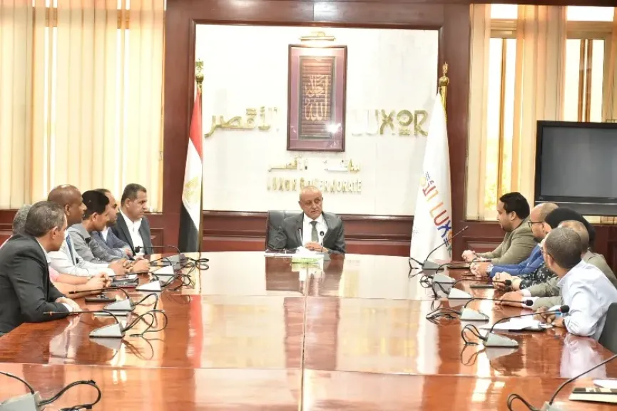 الأقصر تستعد لقافلة «إيد واحدة».. اجتماع تنسيقي موسع للتحالف الوطني برئاسة المحافظ| صور