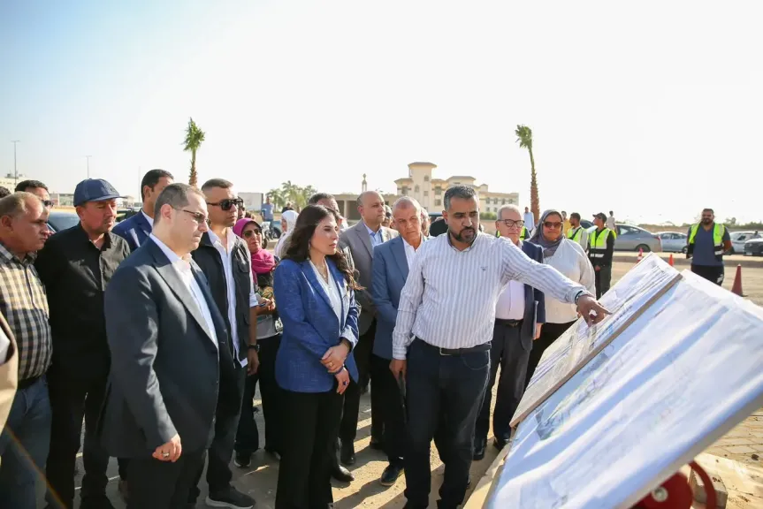 وزيرة الإسكان تتفقد مشروعات المرافق بمنطقتي الأمل والشريط الخدمي بمدينة العبور الجديدة