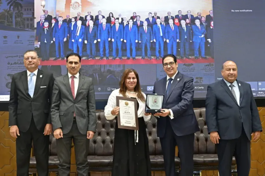 جامعة القاهرة : تكرم الإعلامية هند عادل نائب رئيس تحرير بوابة الدولة الإخبارية في احتفالية «كشف حساب عامين»