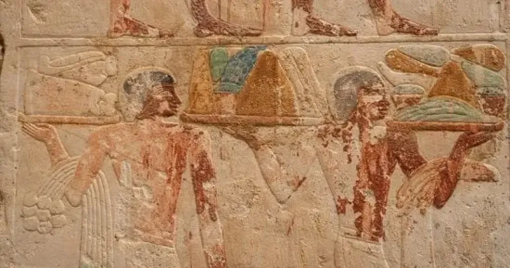 بعثة أثرية إسبانية مصرية تكشف عن مقبرة من أواخر عصر الأسرة الخامسة بسقارة