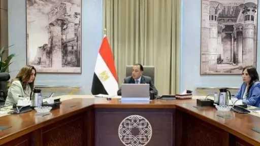 رئيس الوزراء يوجه بحصر أى أراضٍ حكومية فضاء وتحويلها لمتنزهات ومسطحات خضراء