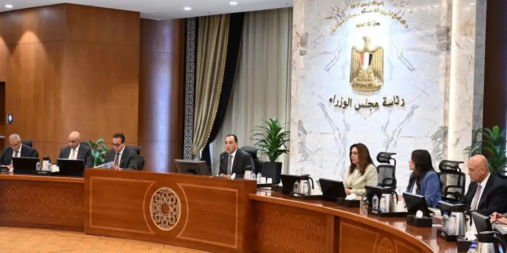 رئيس الوزراء يتابع الموقف التنفيذي للمبادرة الرئاسية حياة كريمة