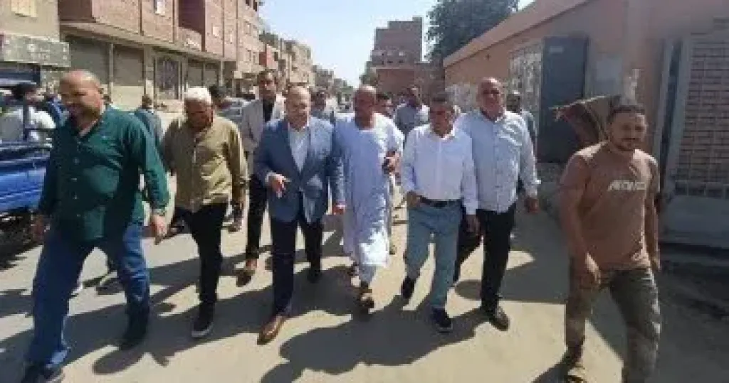 نائب محافظ الجيزة يتفقد مشروع تطوير طريق المية بأوسيم ويوجه بتكثيف الأعمال