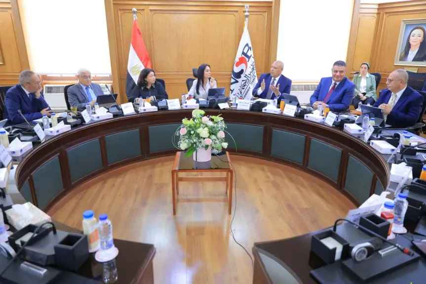 مايا مرسي تترأس اجتماع بنك ناصر لمناقشة تطوير الخدمات المصرفية