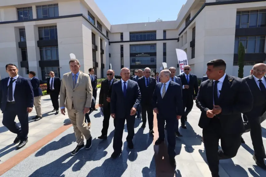 وزير النقل ونظيره الفرنسي يتفقدان محطة تحيا مصر  بميناء الإسكندرية