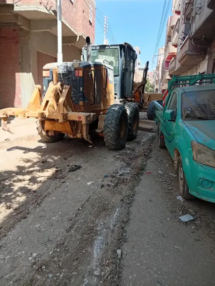محافظ أسيوط: تمهيد وتسوية الطريق بمنطقة غرب السكة الحديد أمام الشوادر بأبوتيج