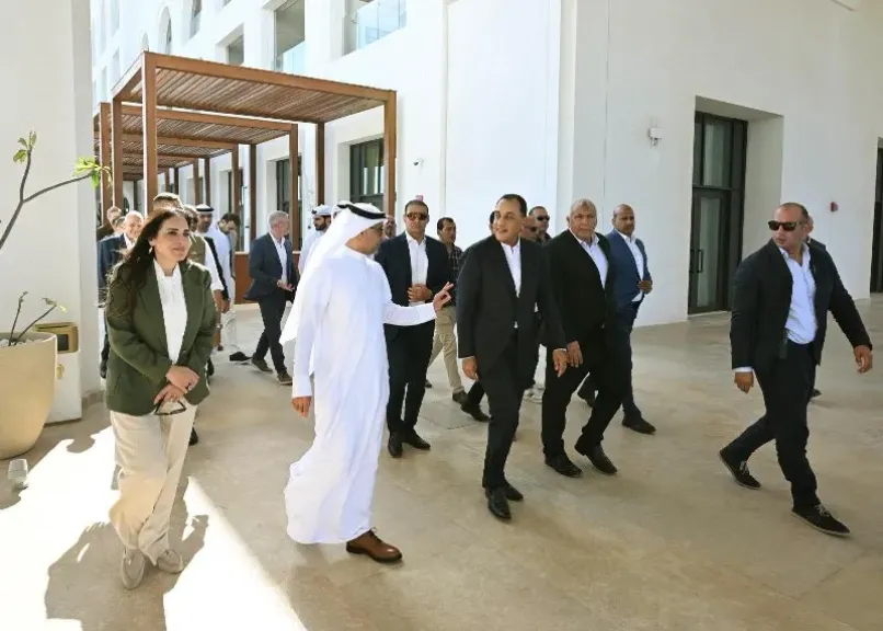 رئيس الوزراء يتفقد فندق ”بورتالونا” ومشروع ”وادي يم” التابعين لمجموعة ”مدن القابضة” الإماراتية