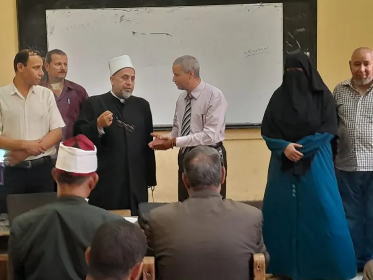 ازهر الشرقية يوزع  الدعم المدرسي على 100 طالب وطالبة بالزقازيق