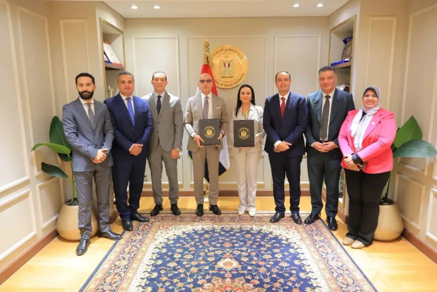 وزيرة التضامن  ورئيس جامعة عين شمس يوقعان بروتوكول تعاون لتدشين الدبلوم المهني للإرشاد والدعم النفسي