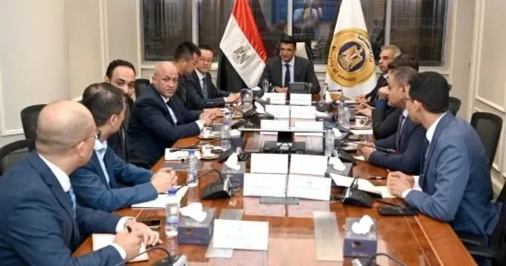 وزير الصناعة يبحث مع «هاير مصر» خطط التوسع وزيادة المكون المحلي في الأجهزة الكهربائية