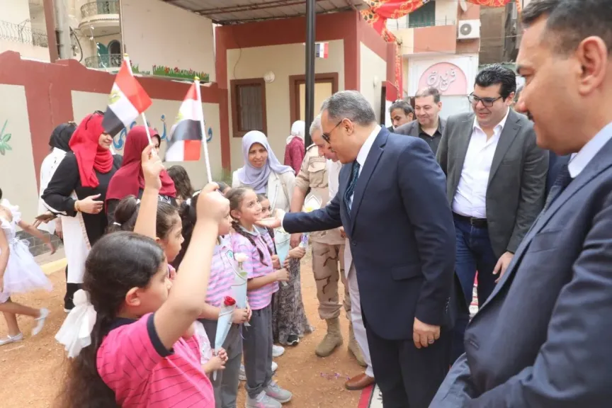 محافظ الشرقية يفتتح مدرسة الشهيد شريف طلعت إبراهيم الرسمية للغات بالزقازيق