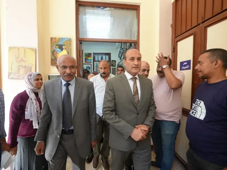 محافظ أسيوط يتفقد جاهزية المدارس قبل العام الدراسي الجديد