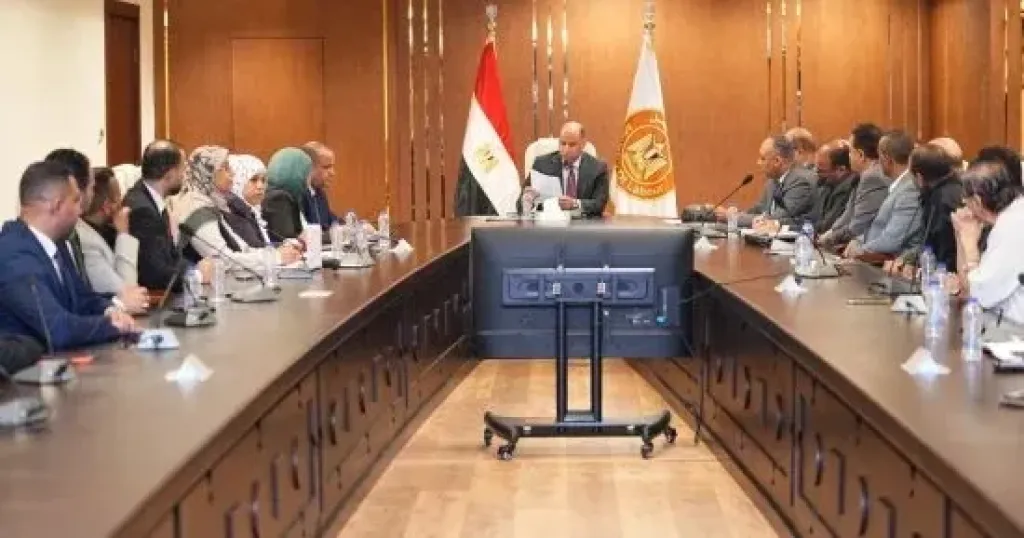 وزير العمل يمنح شركات إلحاق عمالة بالخارج مهلة 6 أشهر لتوفيق أوضاعها