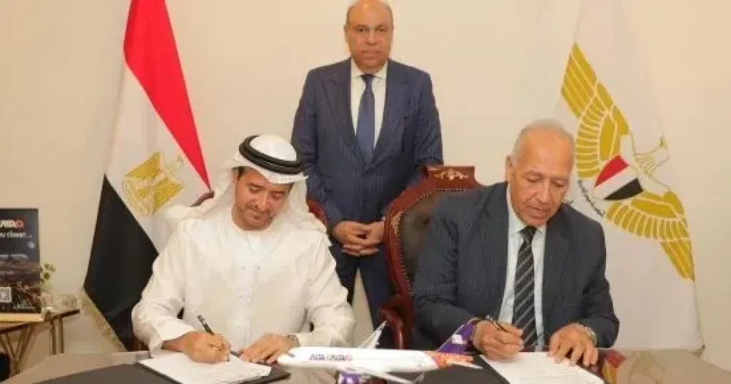وزير الطيران يشهد توقيع مذكرة تفاهم بين شركه إيركايرو ومجموعة أبوظبي للطيران