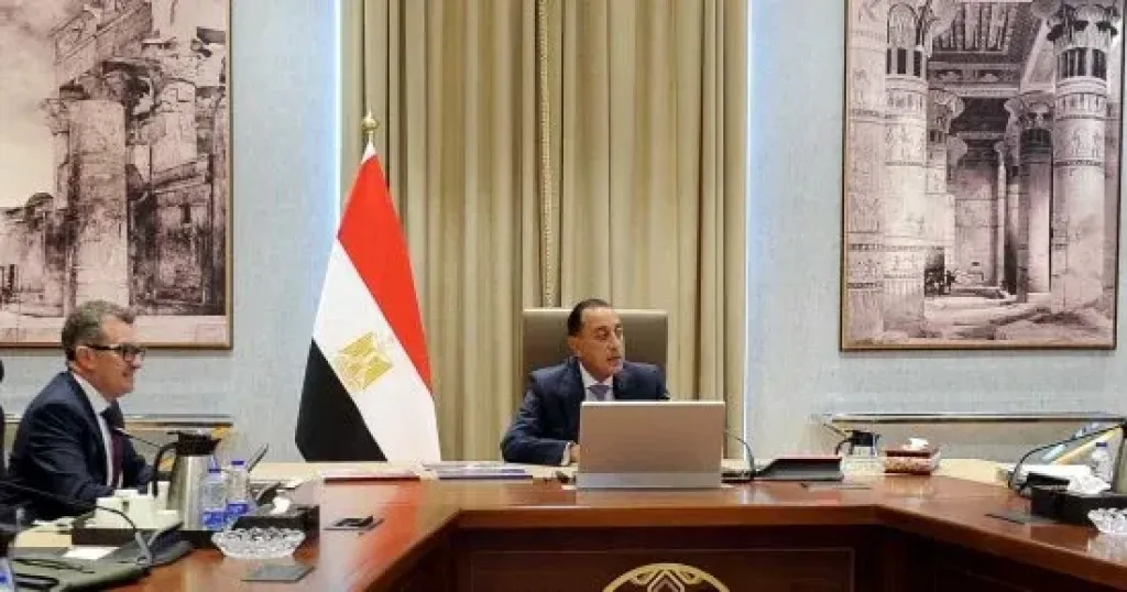 مدبولي يتابع موقف فض التشابكات المالية بين القابضة للقطن والقومية للتأمين الاجتماعي