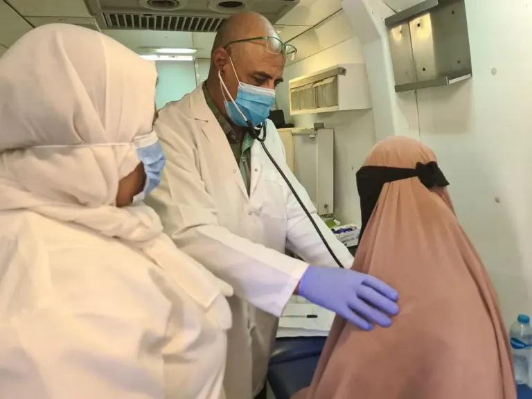 الكشف على 3235 مواطن خلال  القافلة الطبية المجانية بقرية كوم عزيزة بأبو حمص