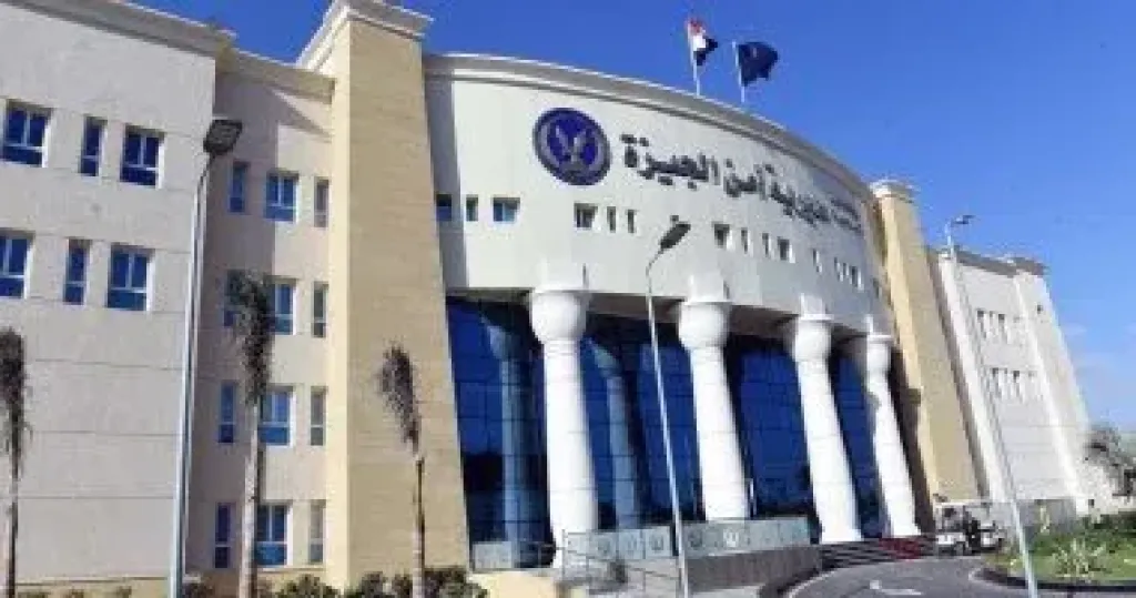 ضبط المتهم بالوقوف أعلى سور كوبرى ترسا بالطالبية