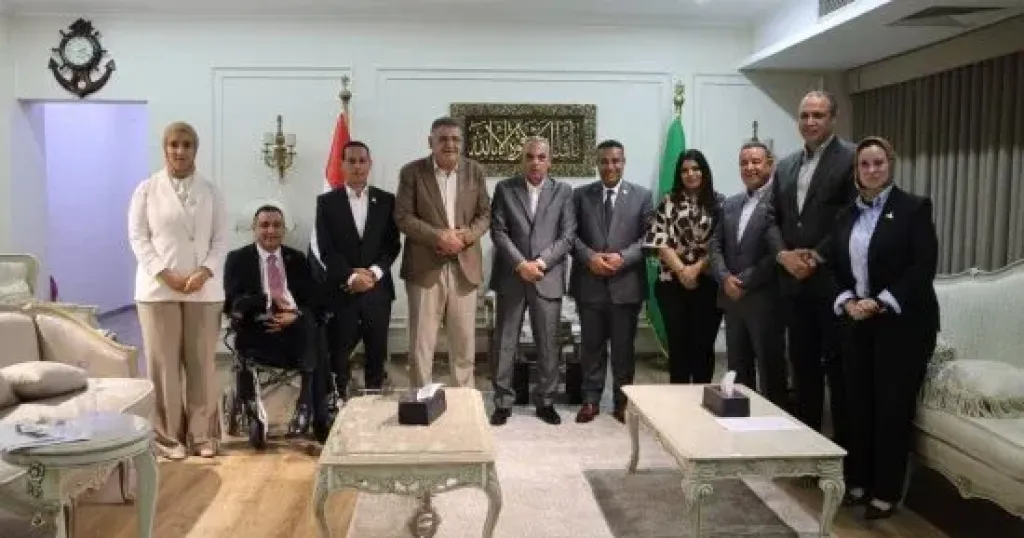 محافظ الإسماعيلية يبحث مع نواب البرلمان حل مشكلات المواطنين والاستعداد للعام الدراسي الجديد