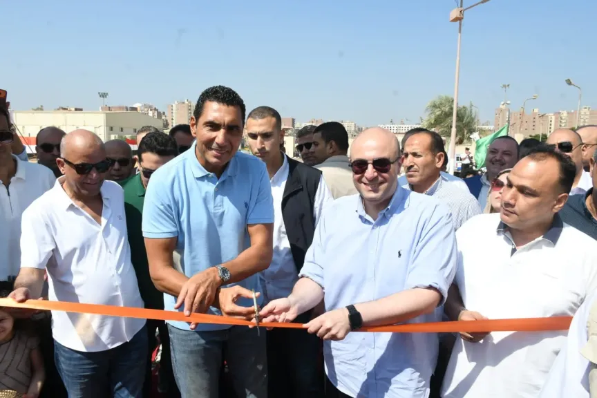وزير الشباب والرياضة ومحافظ الفيوم يفتتحان مجمع حمامات السباحة بنادي قارون الرياضي | صور